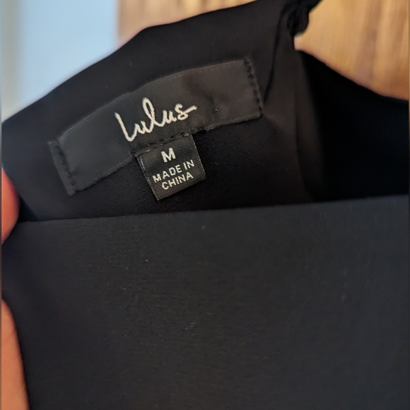 SALE! 🖤Lulu's Black One-Shoulder Cowl Back Bodysuit - Medium - Picture 7 of 10